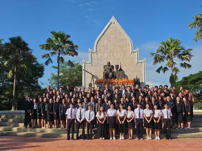 มจพ.ปราจีนบุรี จัดพิธีวางพานพุ่มถวายราชสักการะพระบรมราชานุสาวรีย์ พระบาทสมเด็จพระปรเมนทรรามาธิบดีศรีสินทรมหามงกุฎ พระจอมเกล้าเจ้าอยู่หัวฯ (ร.4) “พระบิดาแห่งวิทยาศาสตร์ไทย”